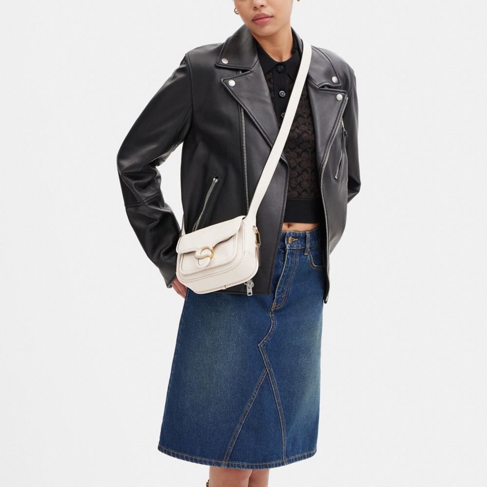 公式】COACH – コーチ | タビー メッセンジャー 19