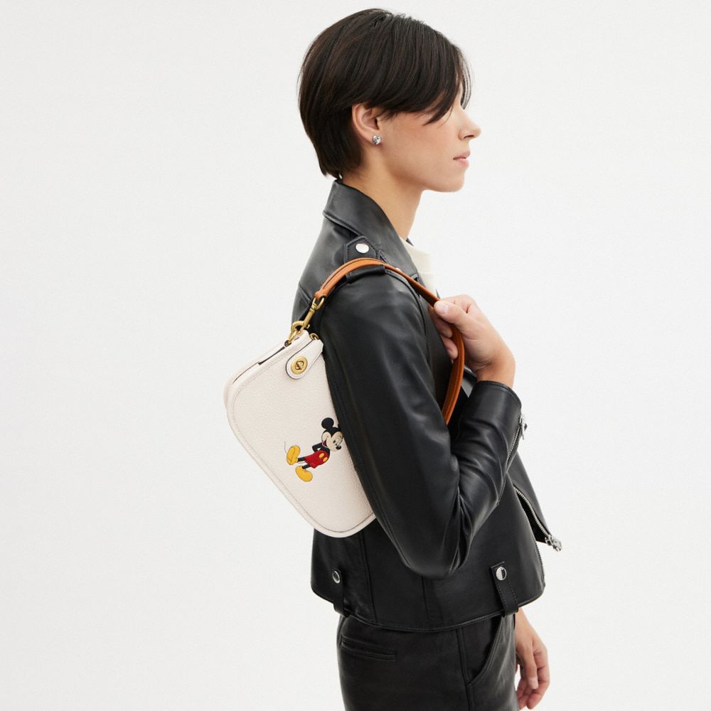 公式】COACH – コーチ | 【DISNEY X COACH 】スウィンガー / リジェネ