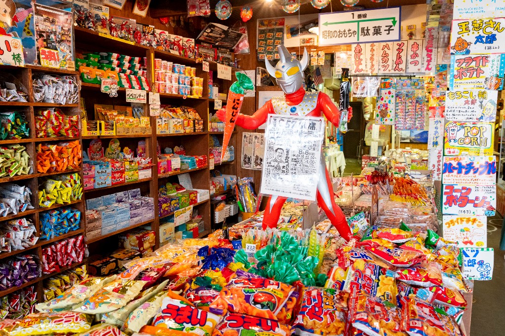 駄菓子や 昭和基地一丁目C57 - ローカルWEBマガジン【cocomo】