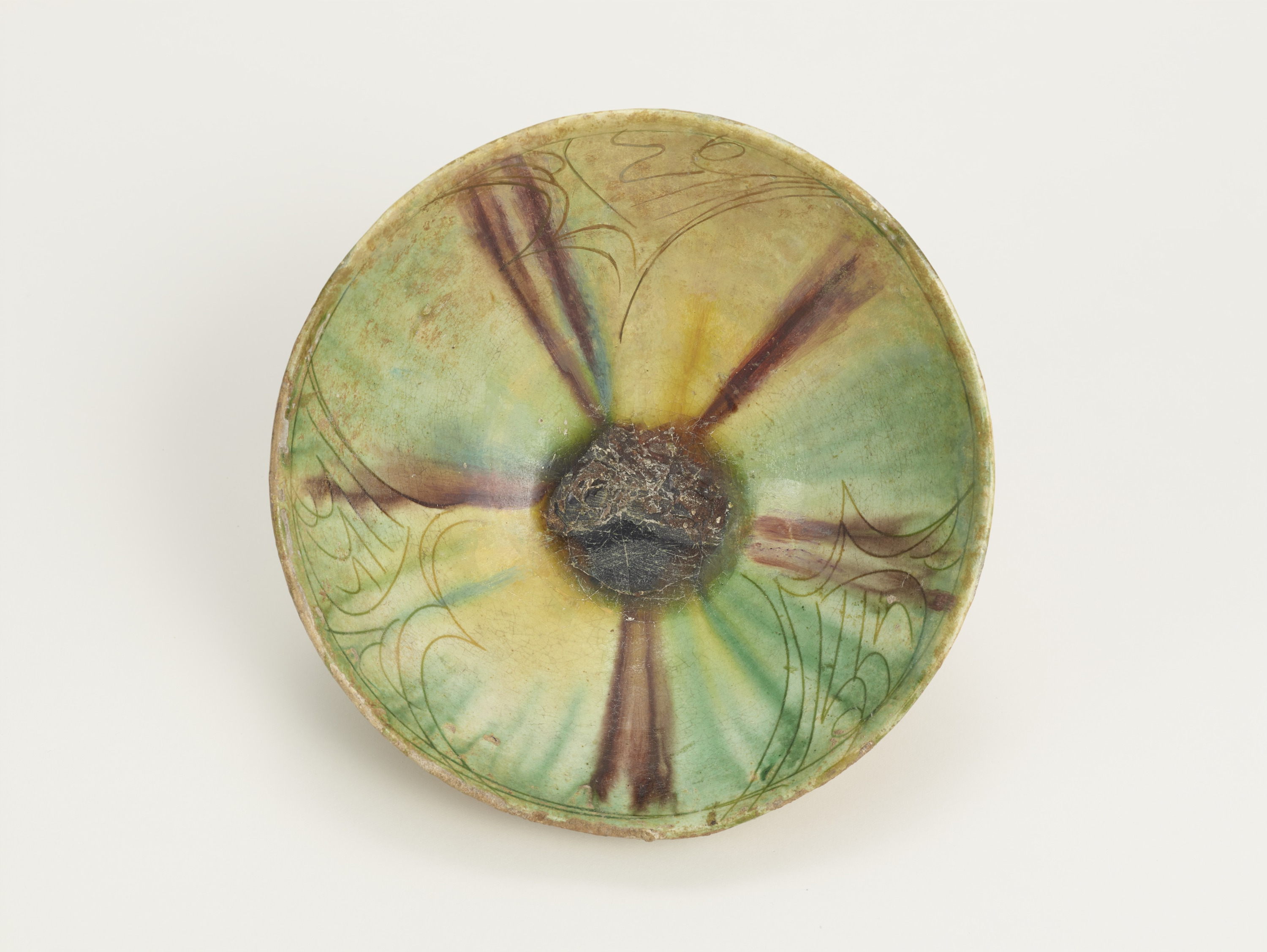 九州国立博物館 | 収蔵品ギャラリー | 三彩刻線文鉢