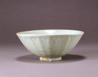 九州国立博物館 | 収蔵品ギャラリー | 青磁鎬蓮弁文碗