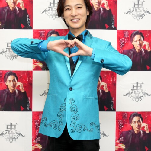 山内惠介が新曲「誰に愛されても」オンラインカラオケ全国決勝大会を