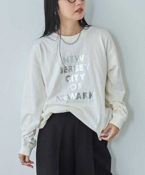 メタリックロゴプリントロングスリーブTシャツ