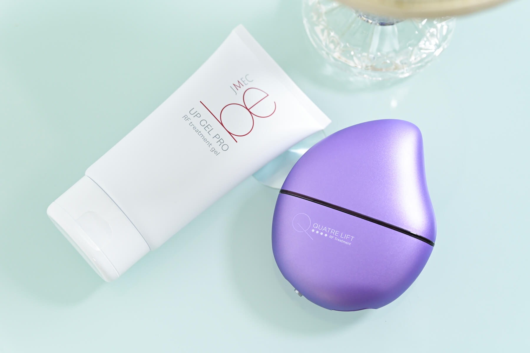 美容医療もホームケアも妥協無し引き締め特化美顔器「キャトルリフト