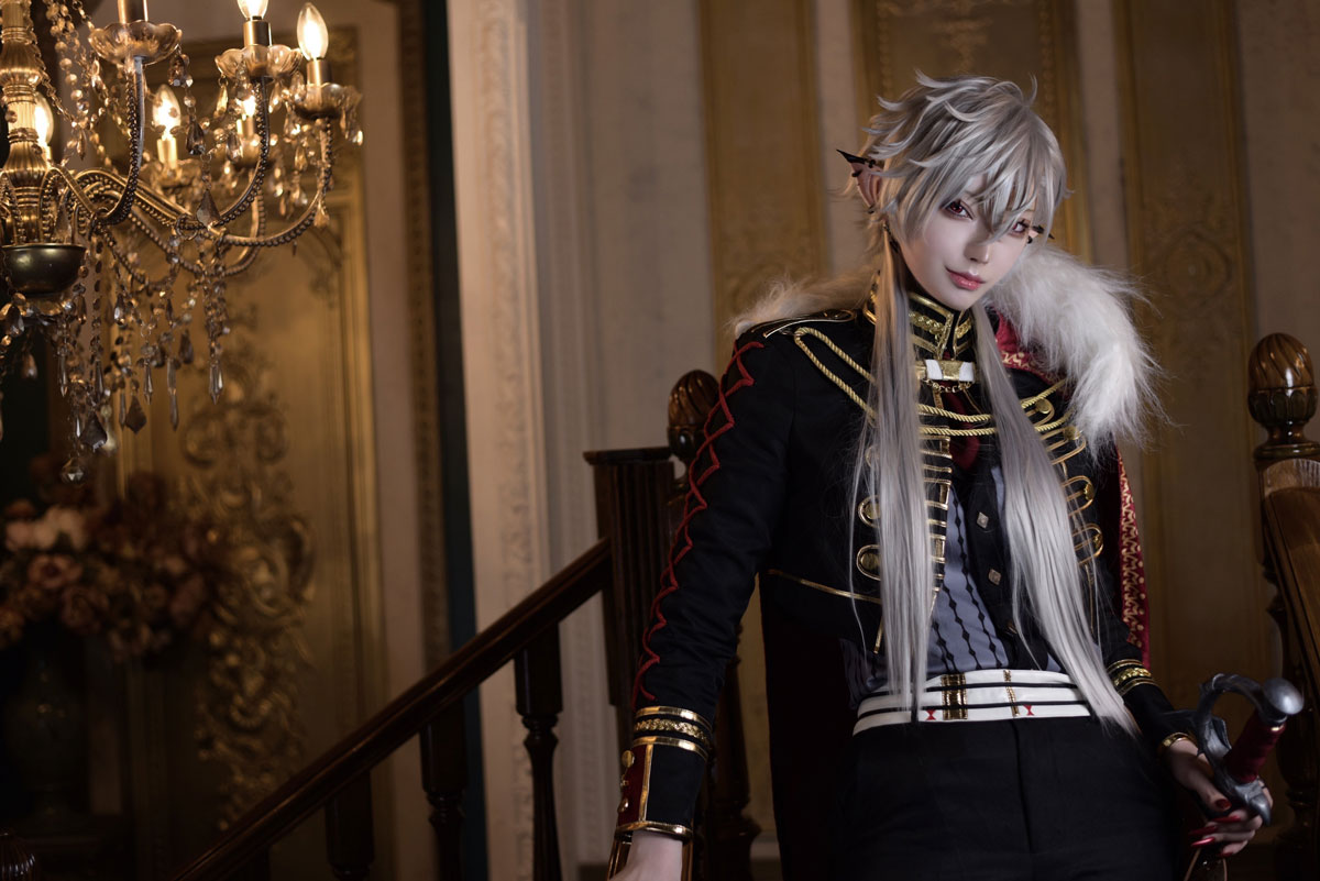 コスプレイヤーみまりが纏う『にじさんじ』葛葉の“正装” | COSPLAY MODE