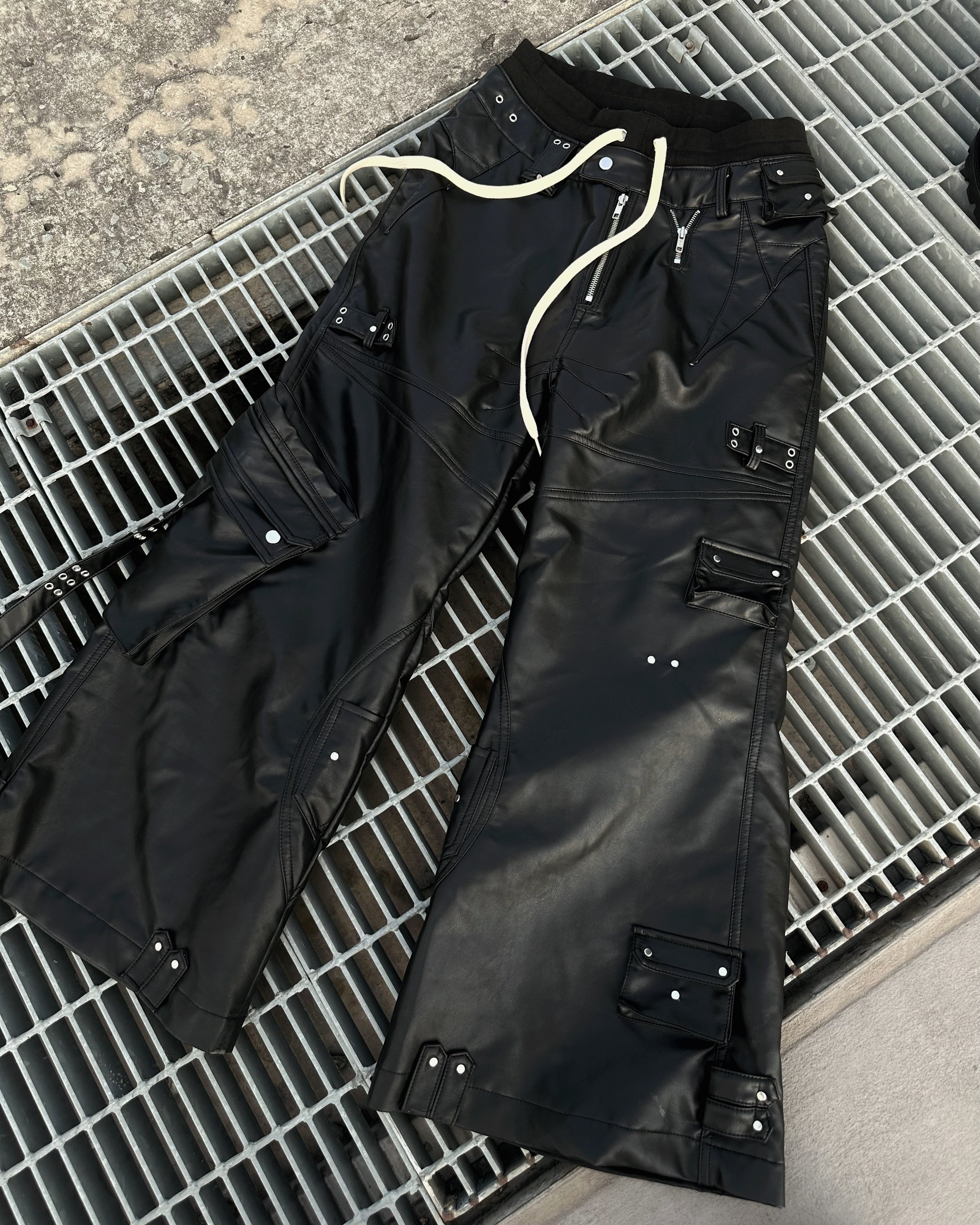 GHIDØRAH CHAØS LEATHER CARGO PANTS – COZY WORLDWIDE