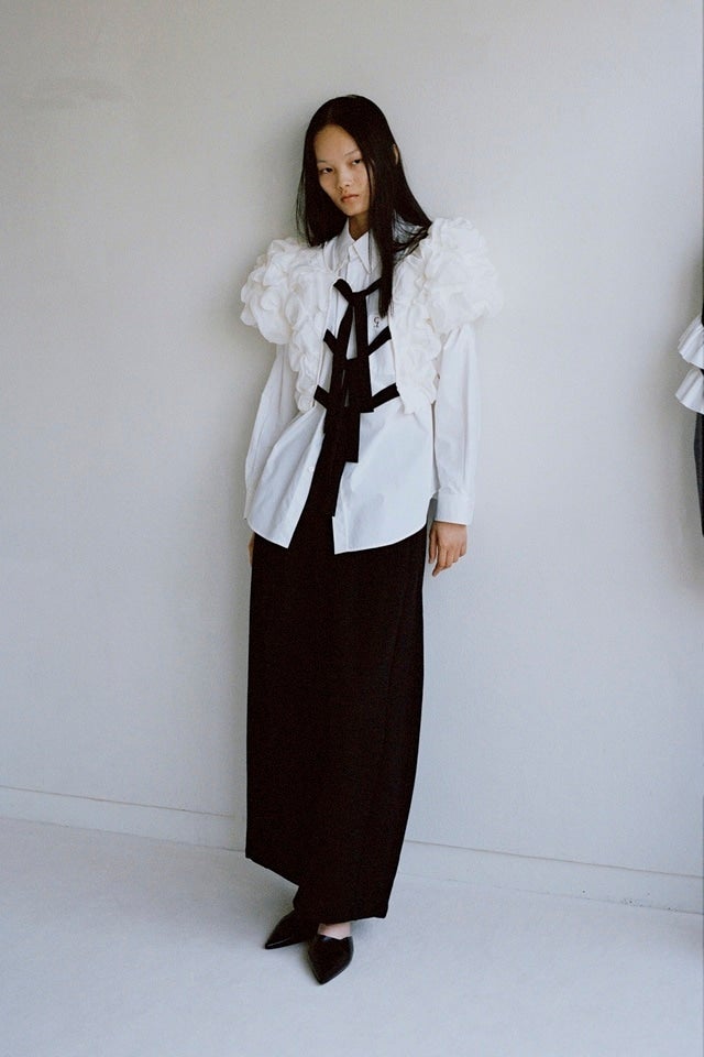 発売中のおすすめアイテムを松本恵奈着用でご紹介。”WAIST FRILL ONE