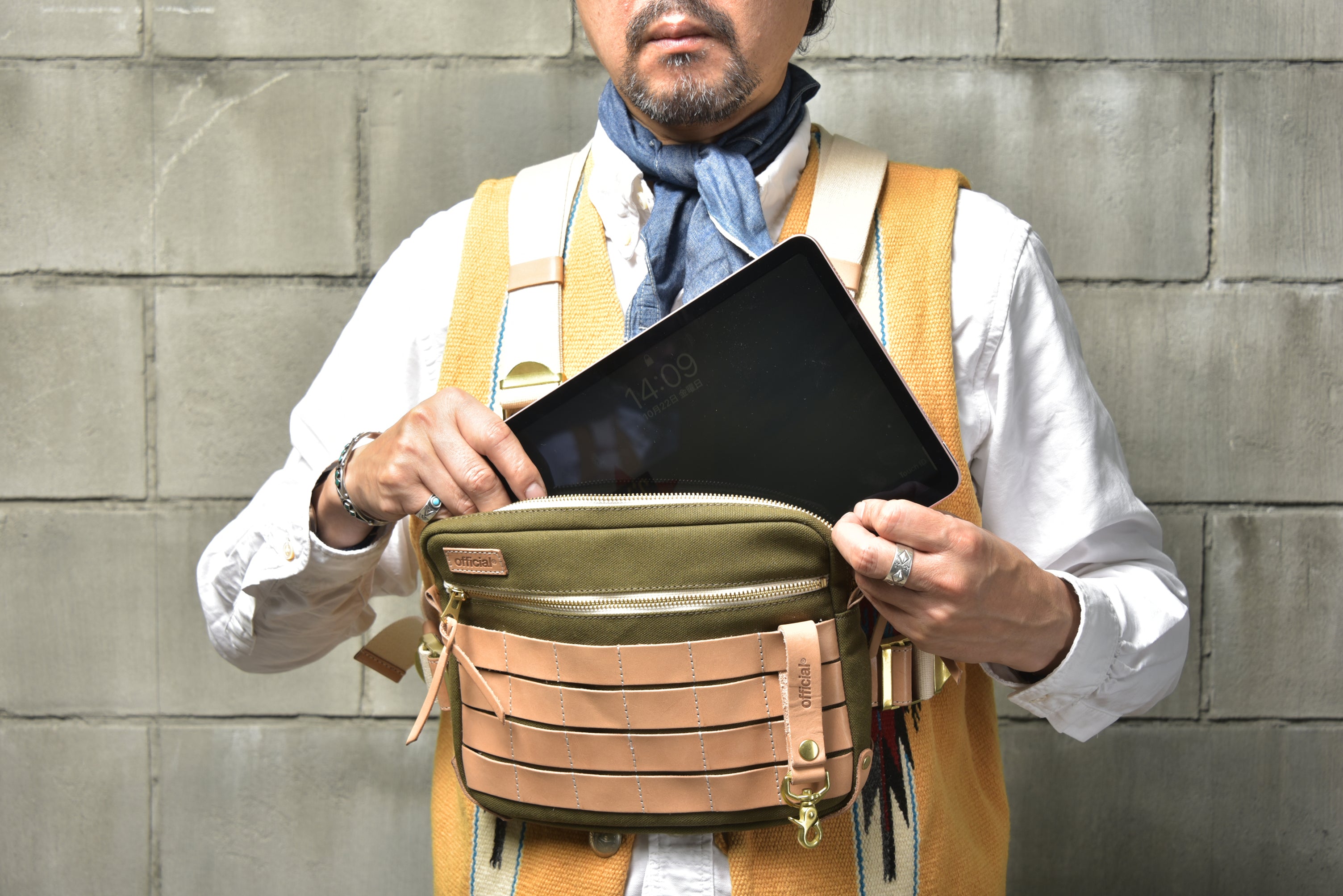 OFFICIAL x HERITAGE チェストバッグ 4点留め栃木レザー｜メンズ