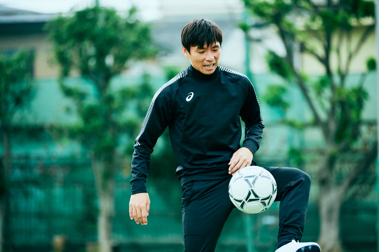 軽さ・屈曲性 ・フィット感を重視 」乾貴士のスパイクへのこだわり