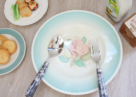 アンティーク スージークーパー － フレンチカントリーのバラ柄