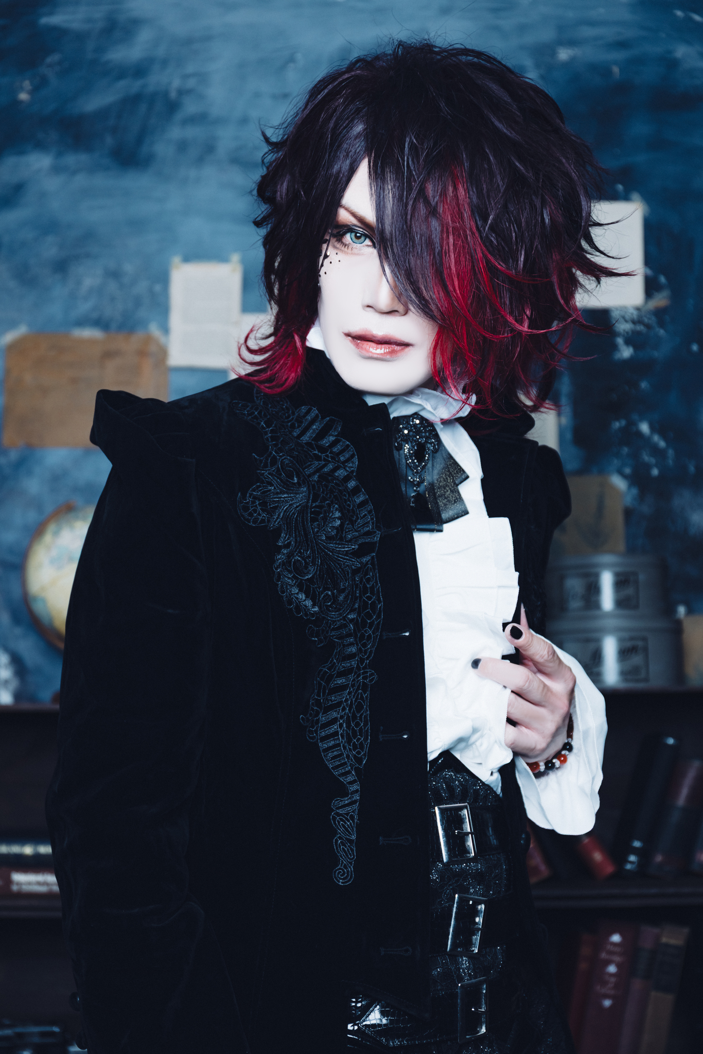 Zeke Deux (ジークデュー) - Crimson Lotus - Visual Kei promotion