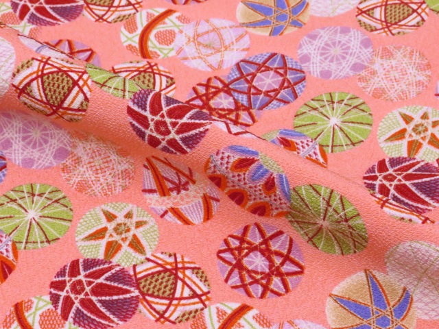 七五三 7歳 女の子用 国産 ちりめん生地のレトロ柄の子供着物(合繊