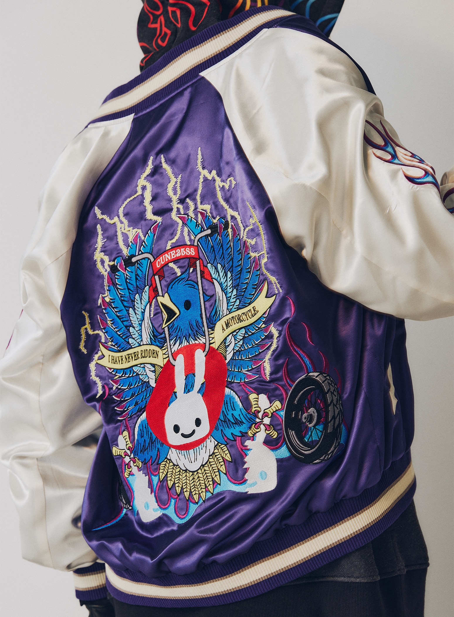 鳥とバイクのスカジャン｜ウサギがいる｜CUNE ONLINE STORE