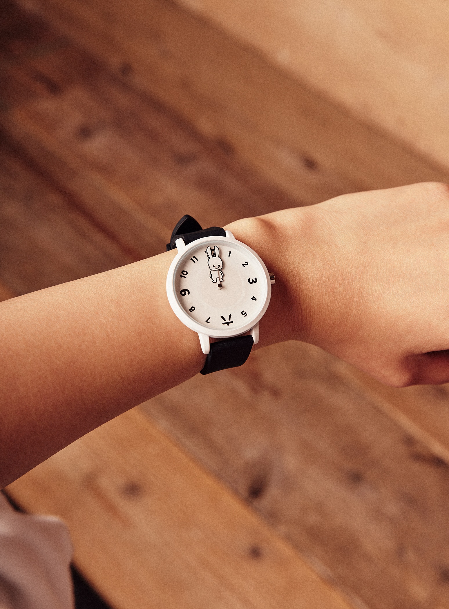 シリコンバンドウォッチ 2秒うさちゃん｜ウサギがいる｜CUNE ONLINE STORE