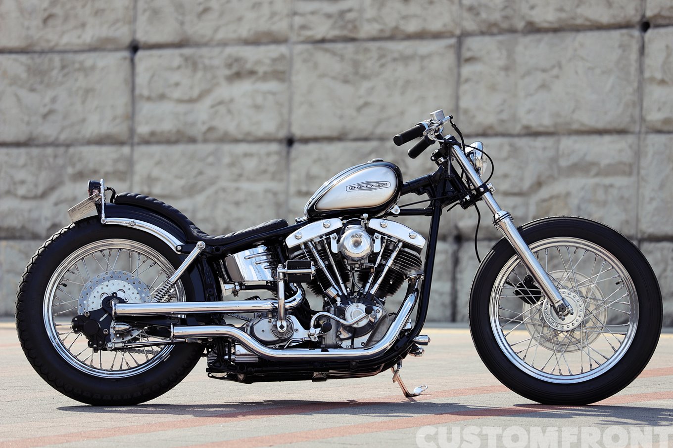 ハーレー ショベルヘッド4速フレームのカスタムバイク FLH 1980年