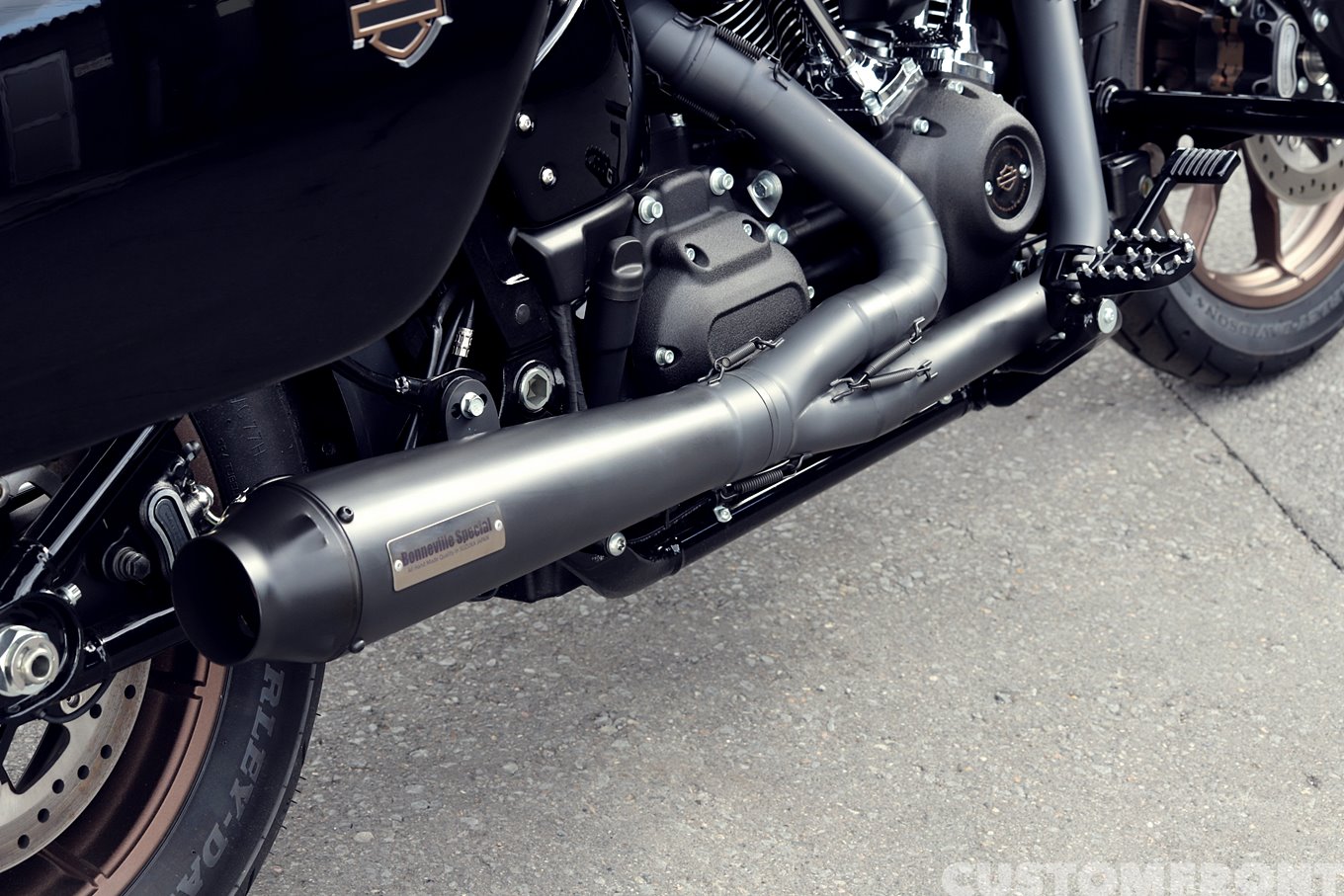 スターモーターサイクル ハーレーM8 FXLRST（ソフテイルローライダーST