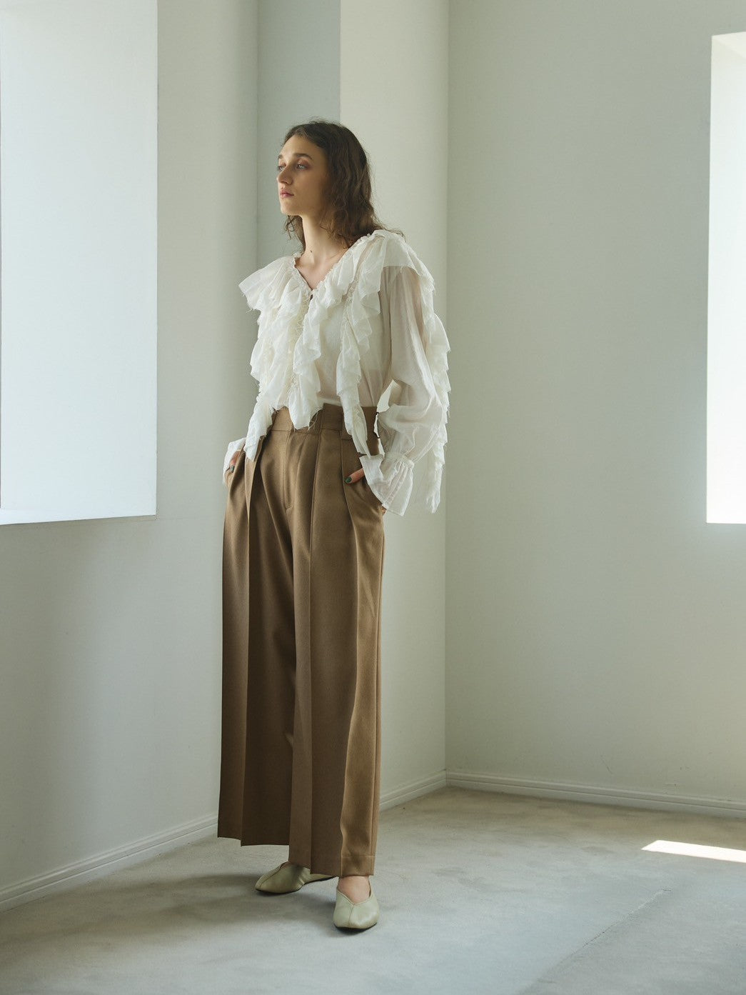 ハイウエストタックワイドパンツ Lara｜Cygne(シーニュ) 公式サイト