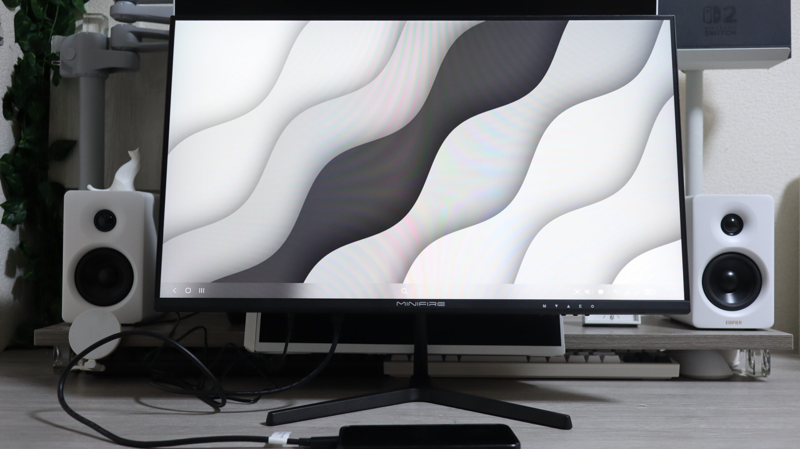 1万円代前半!!スタイリッシュなモニターMinifire MF24X3C | Digital La