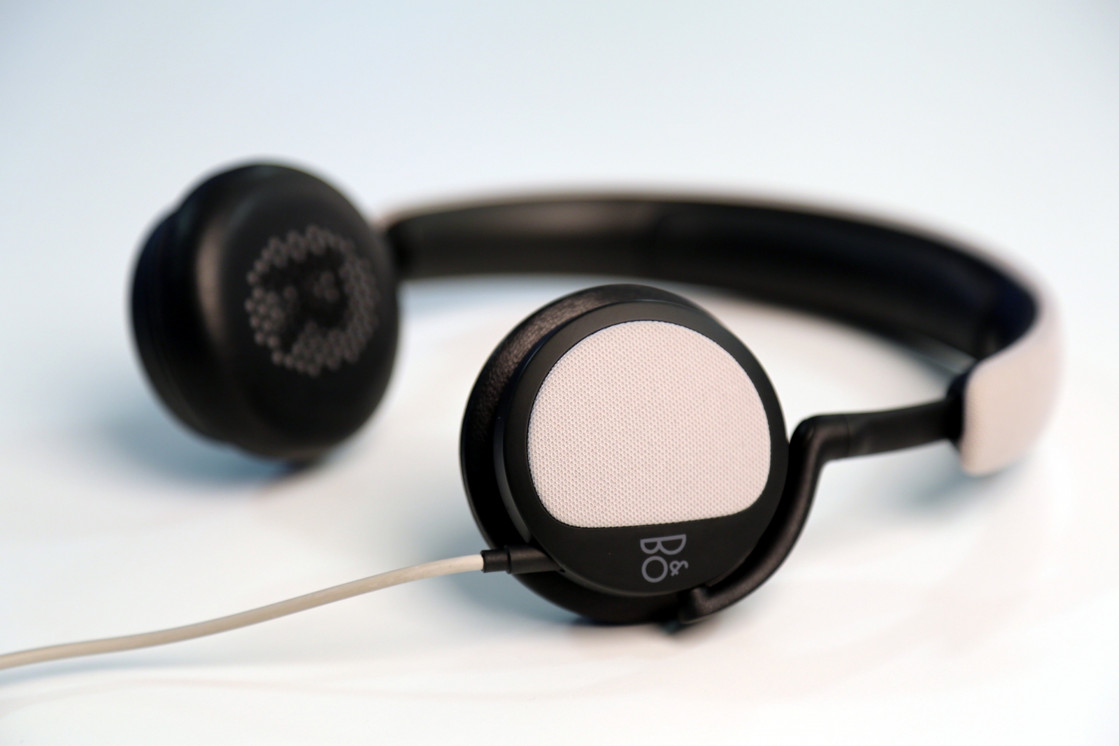 B&O BeoPlay H2 headphones review: Weapon against a world of