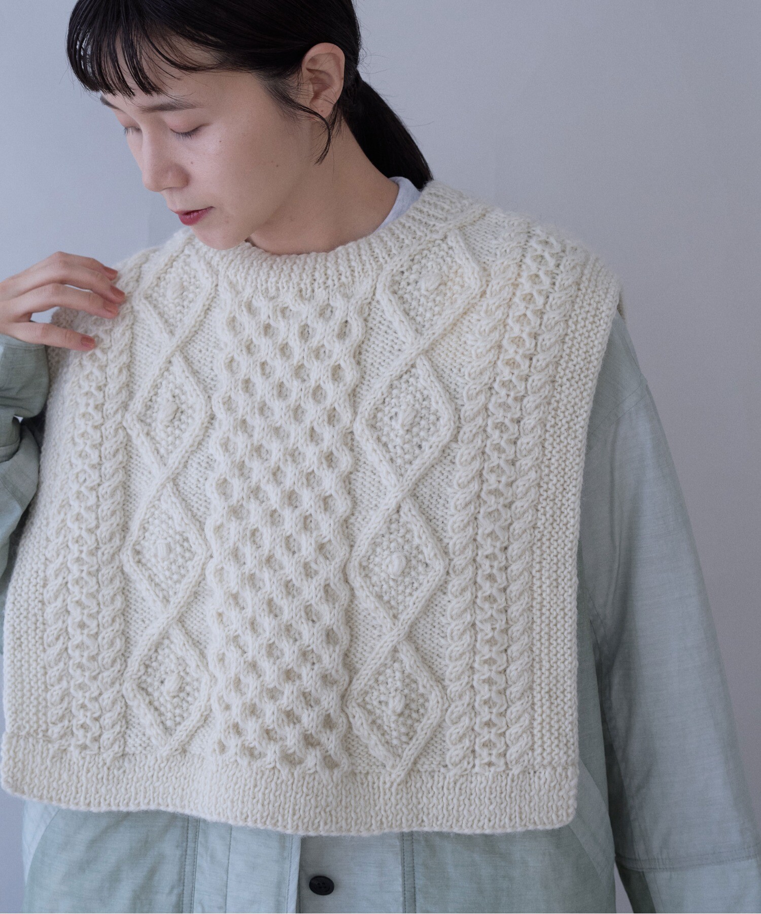 AMBIDEX Store ○ネパールハンドニット ベスト (F シロ): yuni
