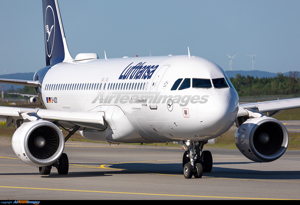 Airbus A320-214 Lufthansa D-AIZX - AirTeamImages.com