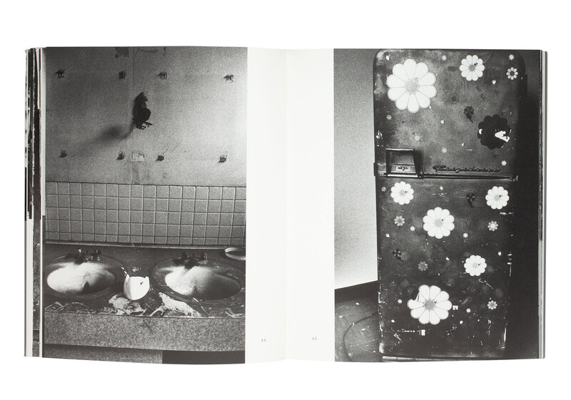 Club & Courts Yokosuka Yokohama - 石内都 | shashasha 写々者 - 写真