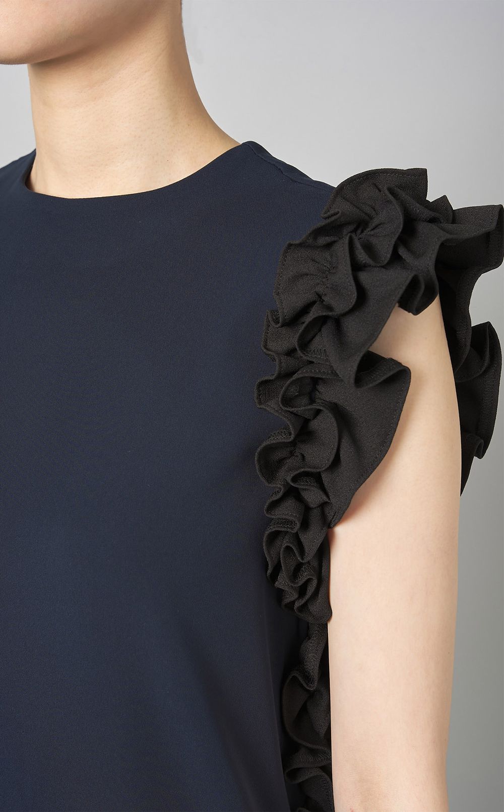 hue DAY TO EVENING｜サイドフリルノースリーブワンピース