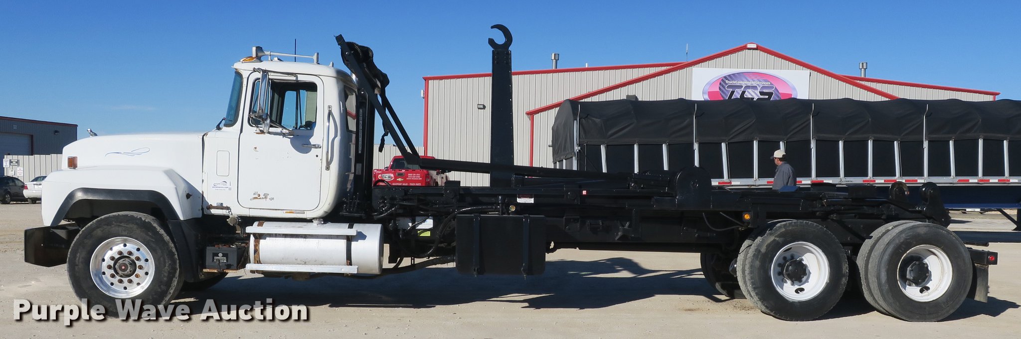 1999 Mack RD688S hook truck in Strafford, MO | Item DB8921 sold