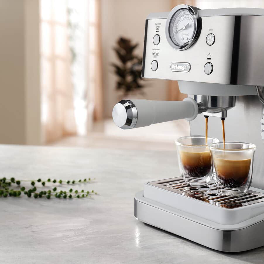 クラシック エスプレッソ・カプチーノメーカー ホワイト EM450J-W | De