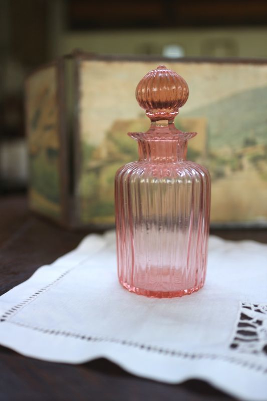 サーモンピンクのパフュームボトル - フランスアンティークのお店