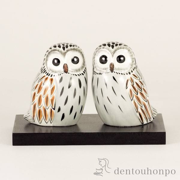 送料無料】 ペア梟 白彩 3号 台付 / フクロウ 置物 玄関 風水 小物