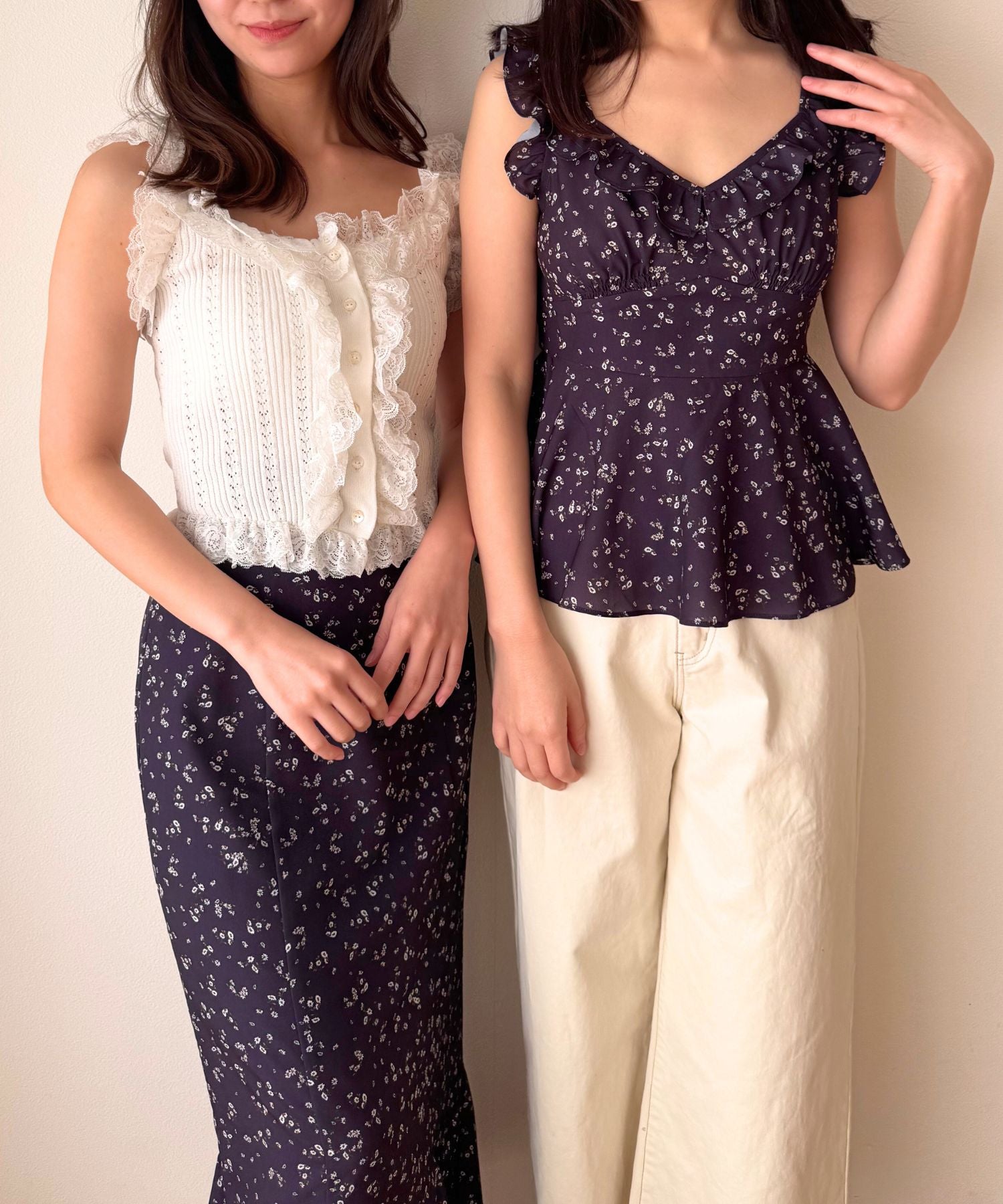 アイレットレースノースリニット