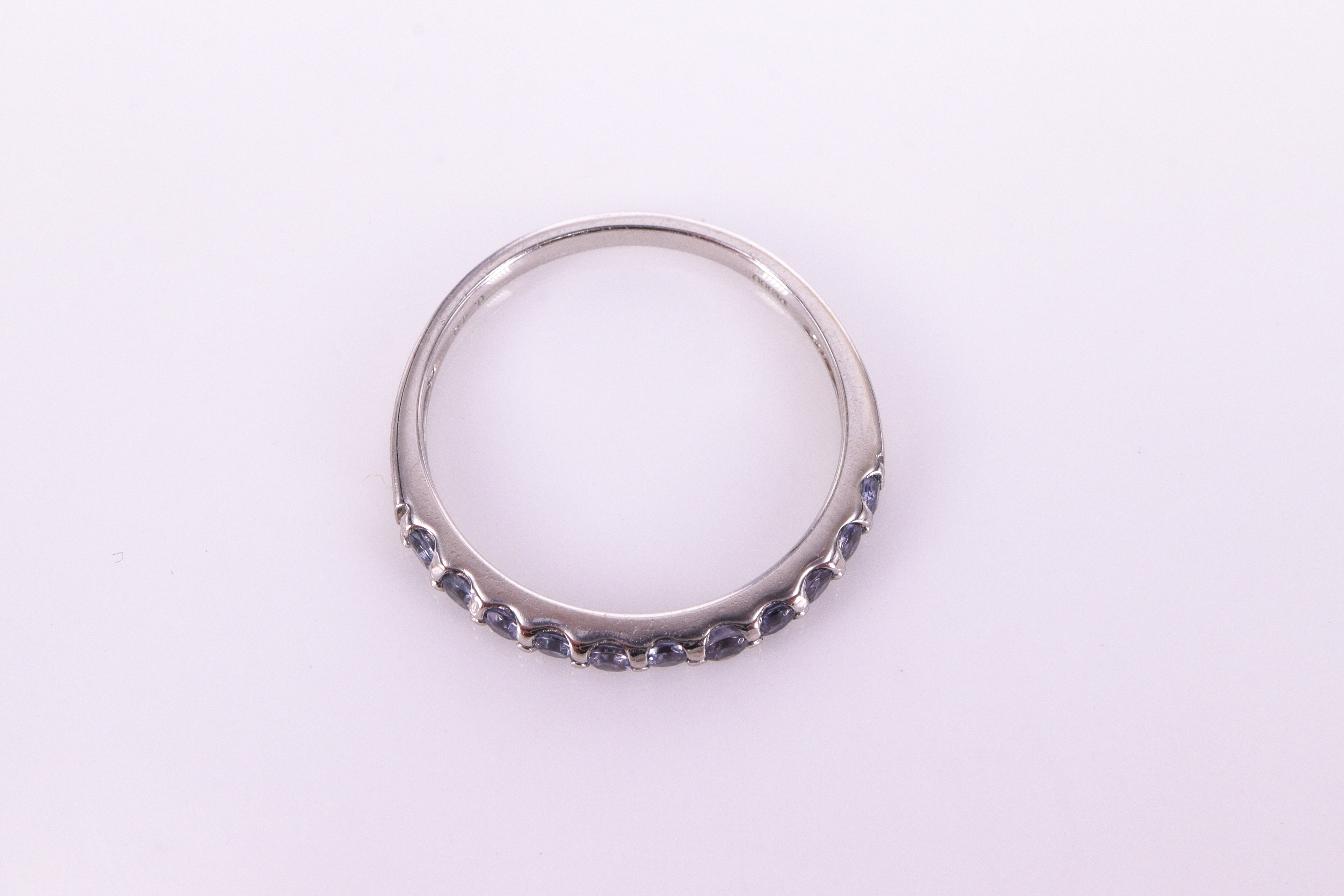 カラーチェンジガーネット エタニティリング 共有爪タイプ