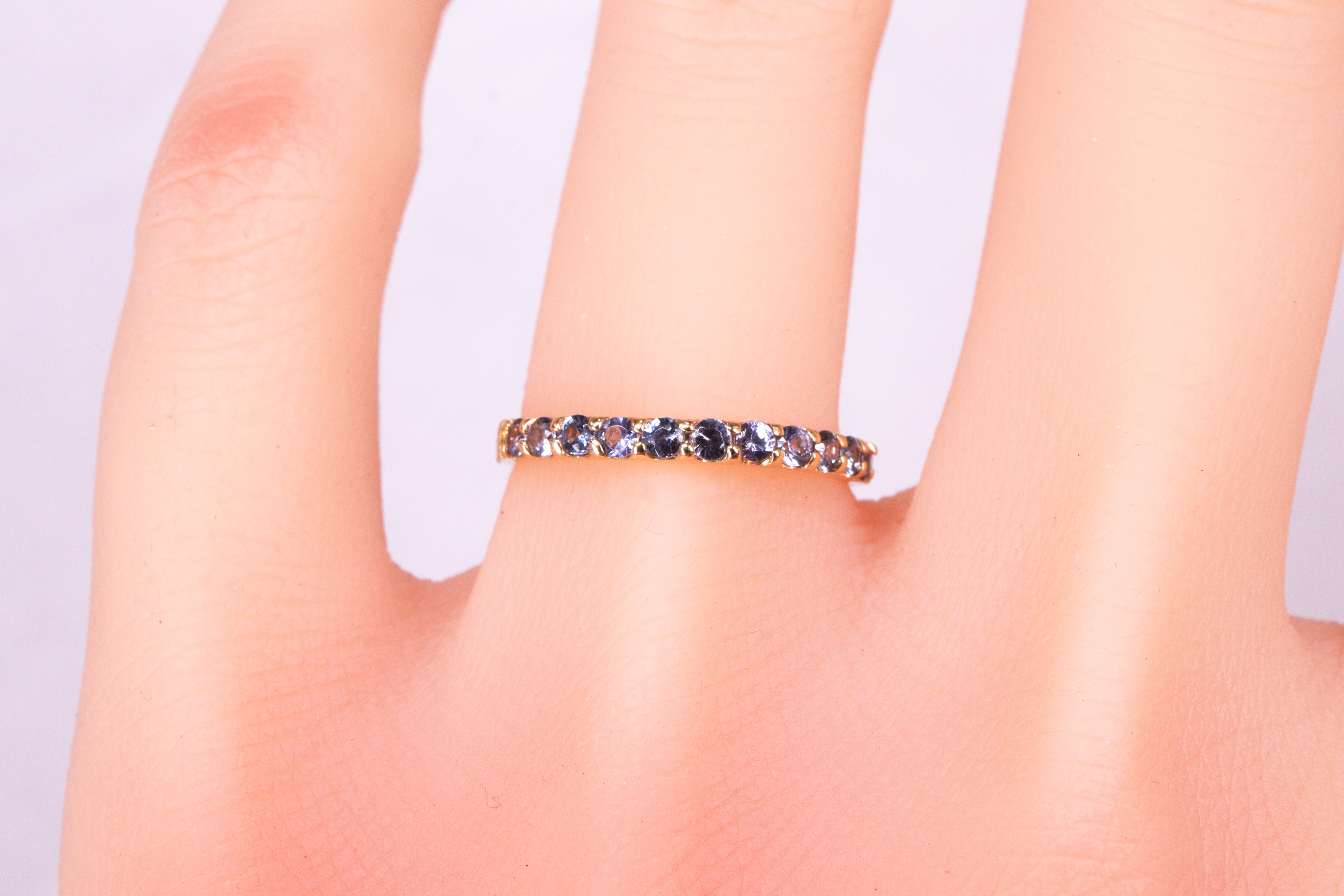 カラーチェンジガーネット エタニティリング 共有爪タイプ