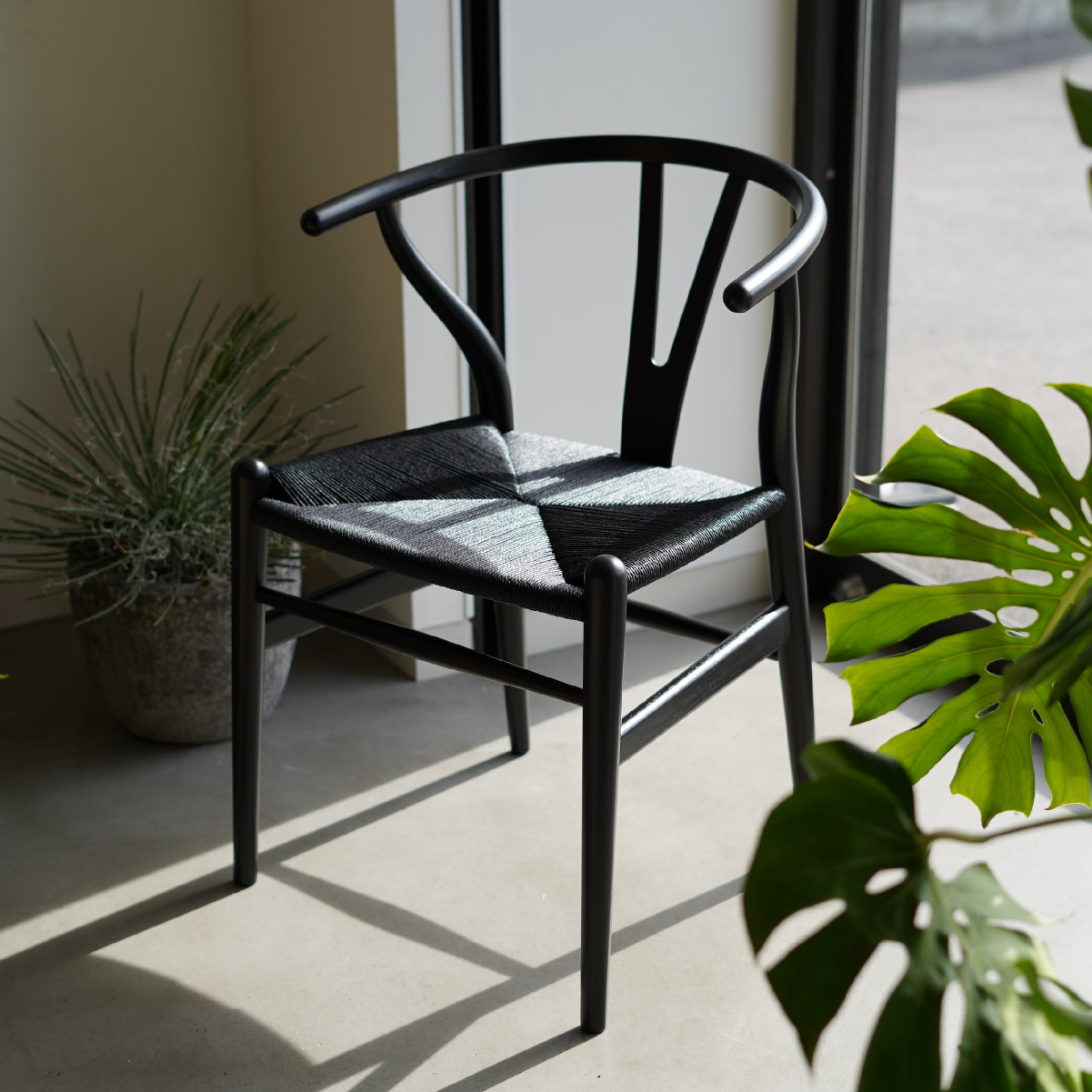 限定モデル》CH24（Yチェア） ユーカリ/ブラック塗装 座面高45cm CARL