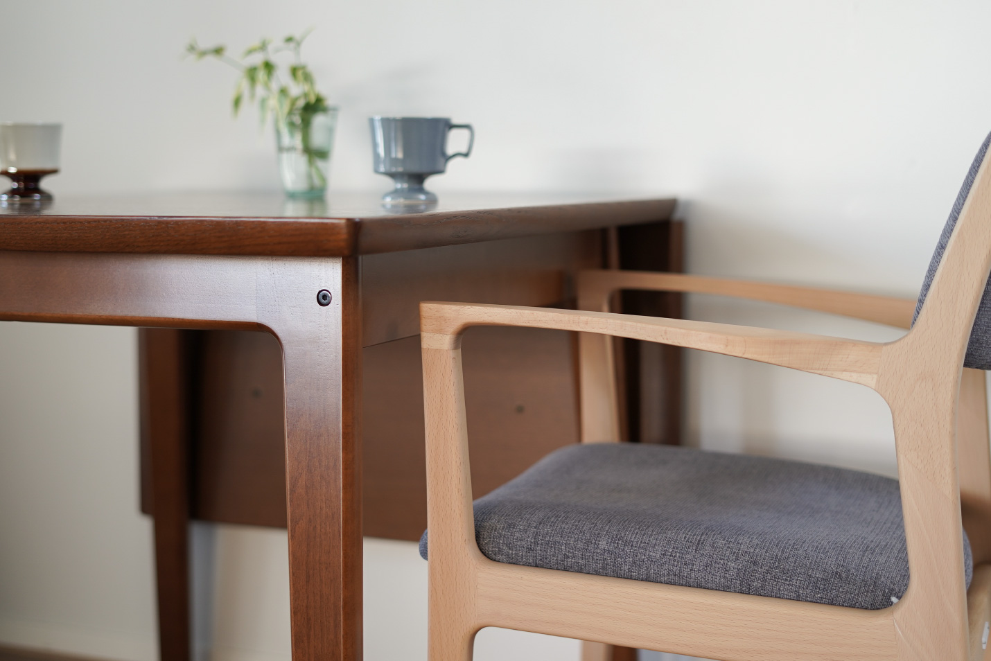 カリモク60+ ダイニングテーブル バタフライ ピュアビーチ［D36466AE