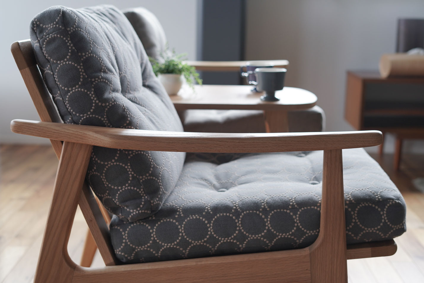 マルニ60+ スタッキングスツール オーク ファブリック M-06（ミナ