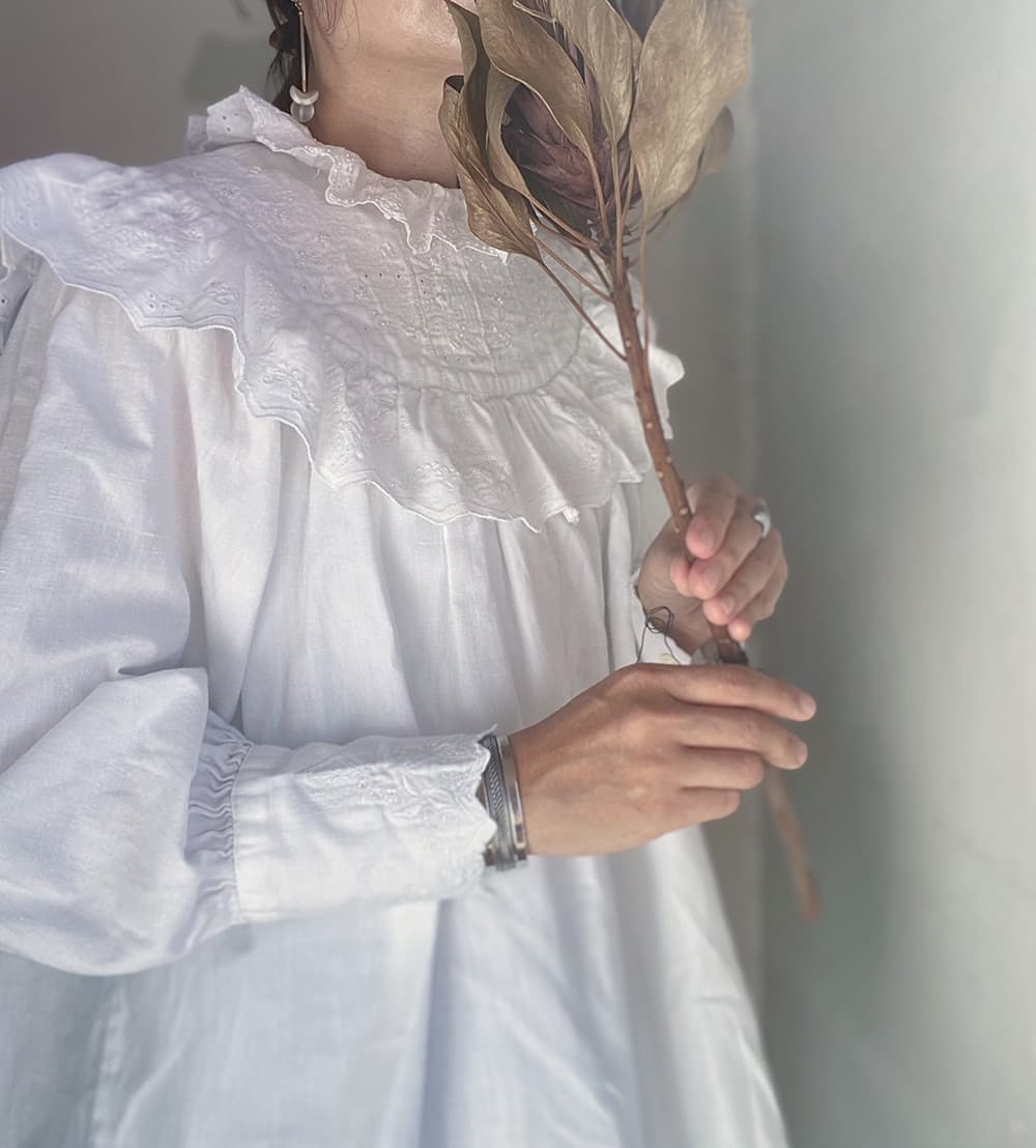 ヴィンテージレース刺繍ブラウス