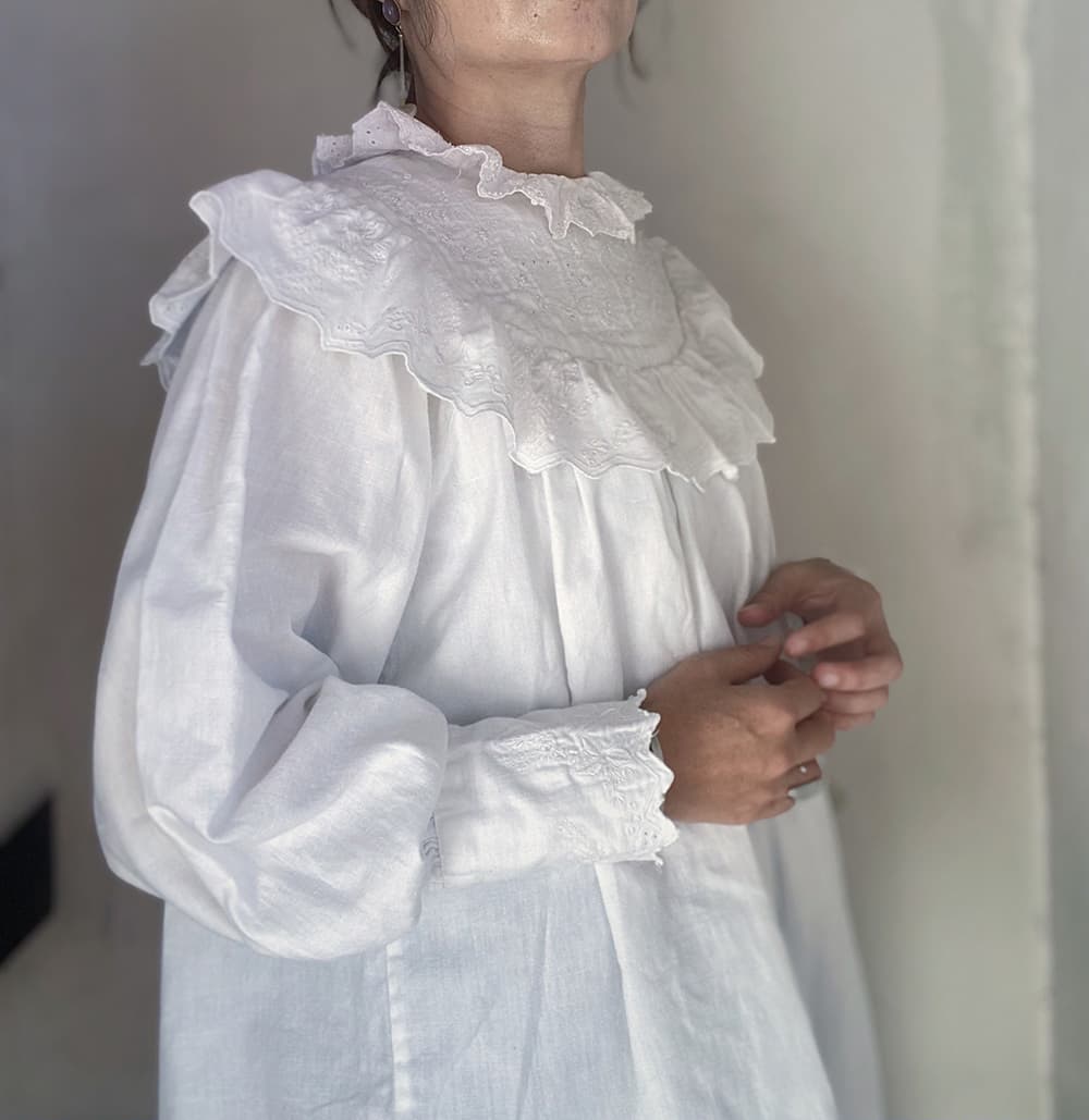 ヴィンテージレース刺繍ブラウス