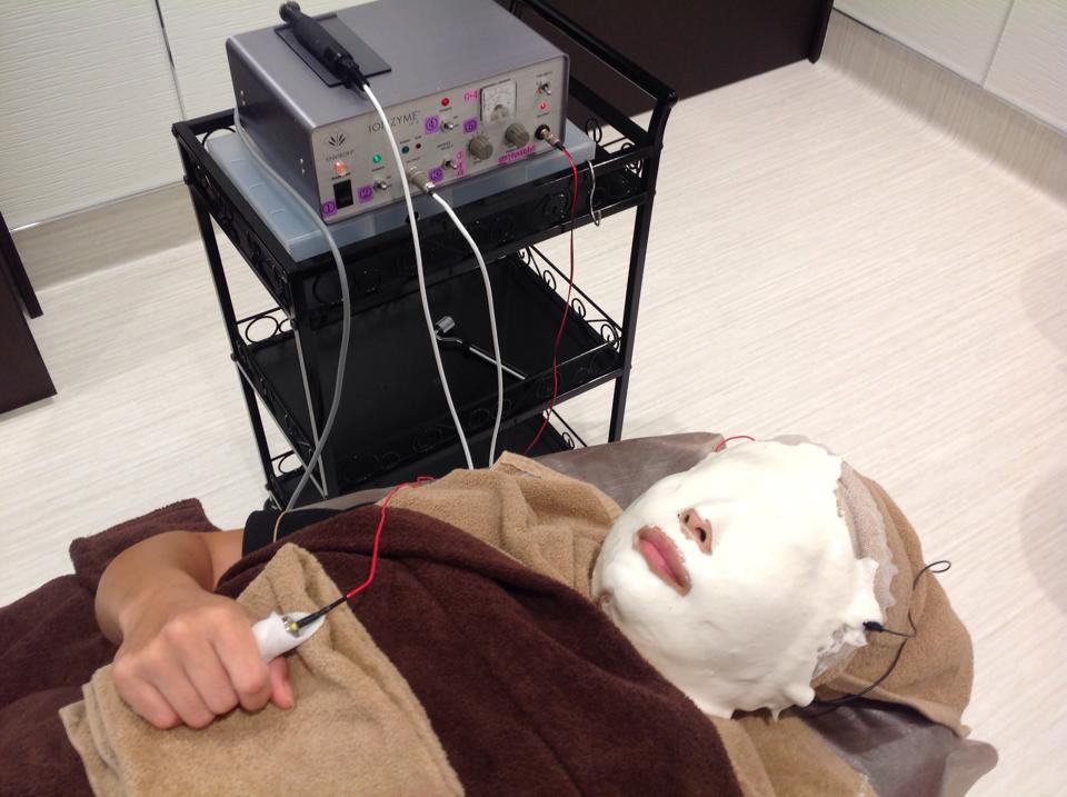 エンビロン(ENVIRON) イオン導入法 | 美容皮フ科・美容外科 D-FRONT