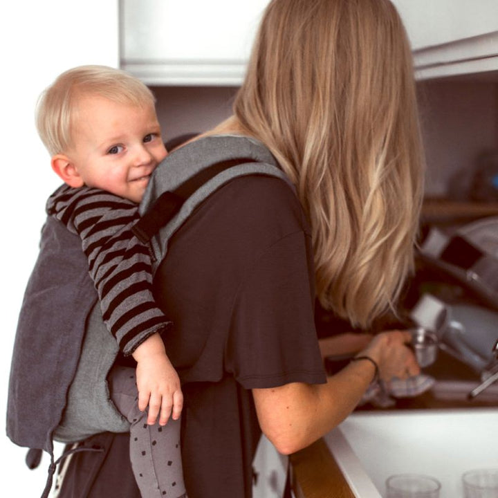 保育園のお迎えにも手早く簡単おんぶ紐｜ディディゴー ダブルフェイス