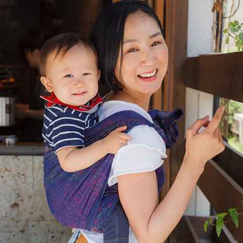 オーガニックコットン100％のベビーラップ 新生児からの縦抱きができる