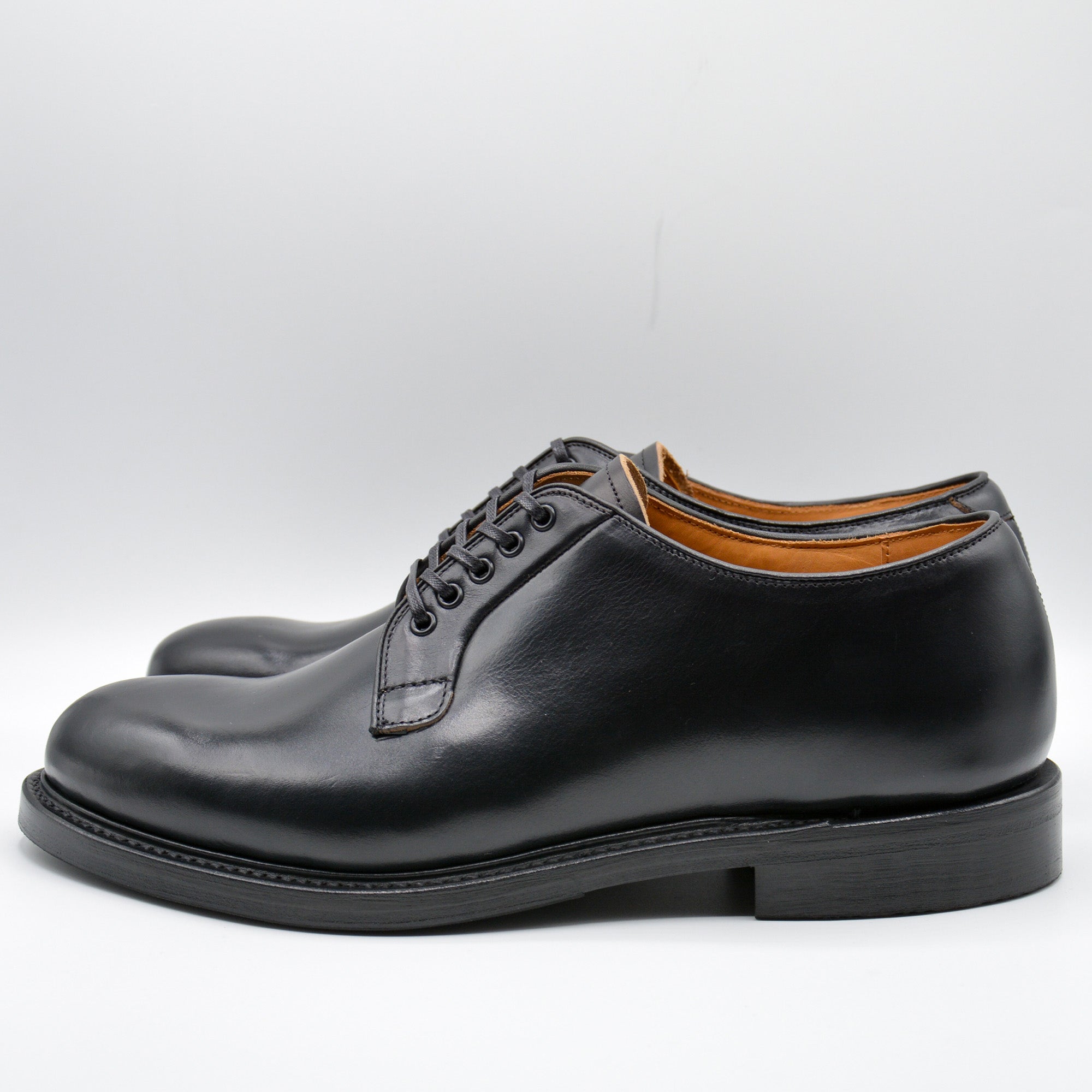 WHEEL ROBE - PLAIN TOE BLUCHER IN BLACK CHROMEXCEL– DOE&DOG