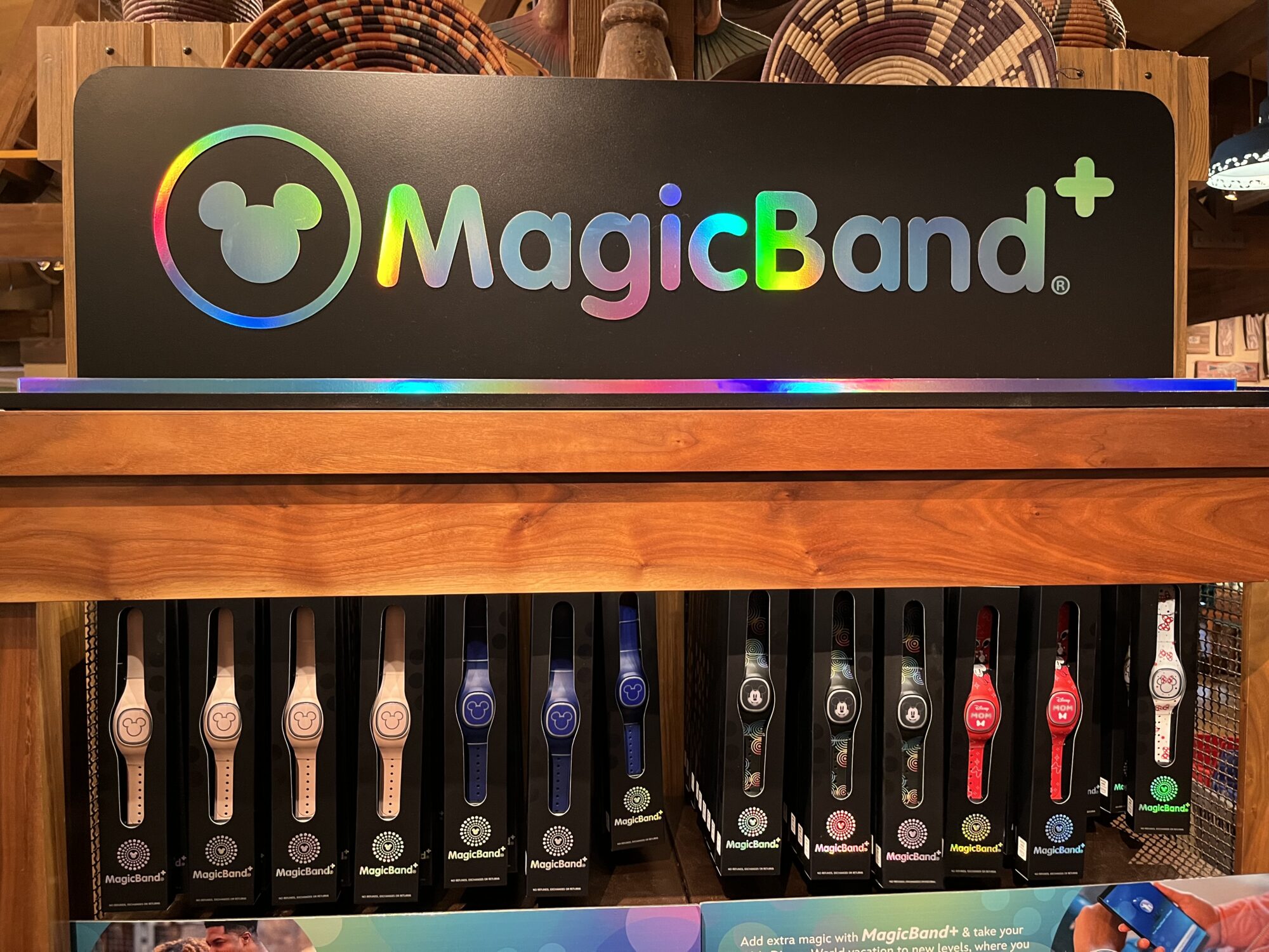 ディズニーパークにおける新ウェアラブルデバイス『MagicBand+』を試し