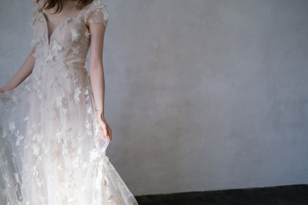 フラワーレース バックVドレス（W245）