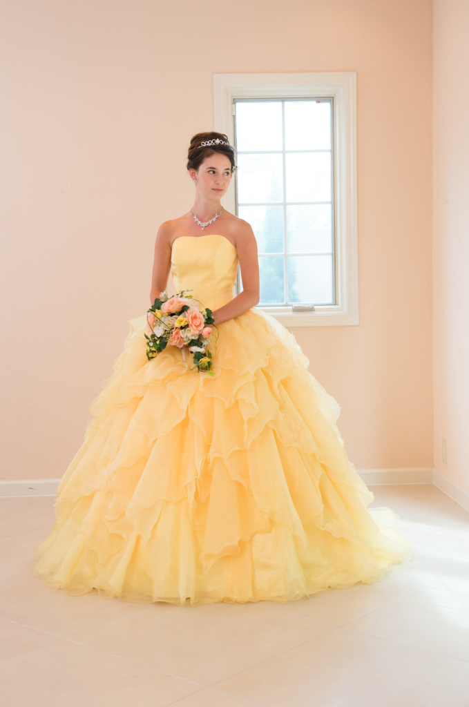 イエローフラワー装飾カラードレス 9-13T イエローフラワー装飾カラー