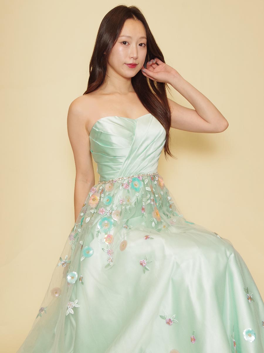 パステルミントグリーンの軽やかな可愛らしさを演出した演奏会カラー