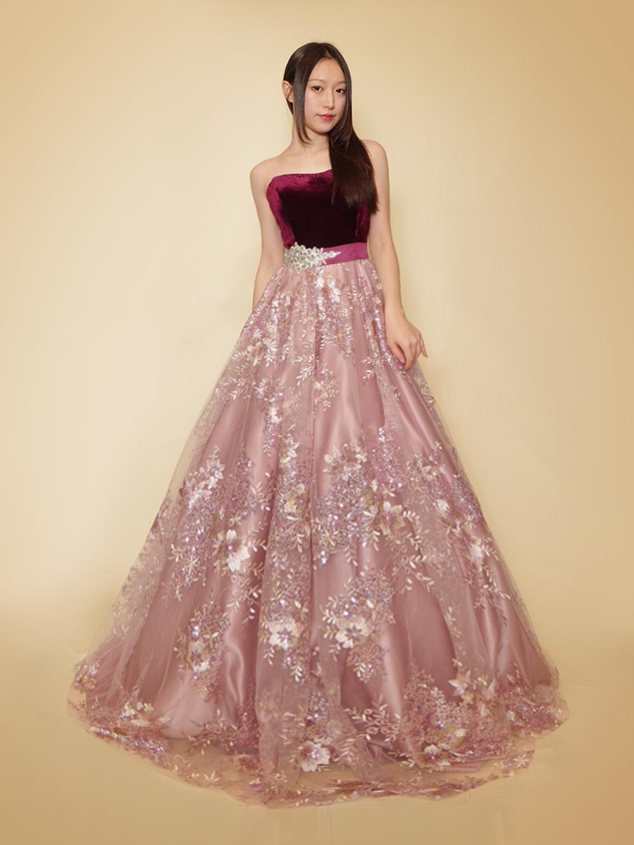 ダスティチェリーピンクカラーのサテン生地を使用したベロア×刺繍