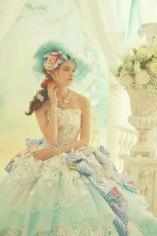 ステラデリベロの可愛すぎる新作ドレス | DRESSY【公式】ウェディング