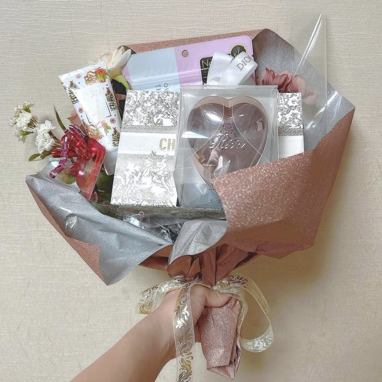 ブーケトスをゲスト全員が参加できる演出に！『コスメブーケ』の魅力